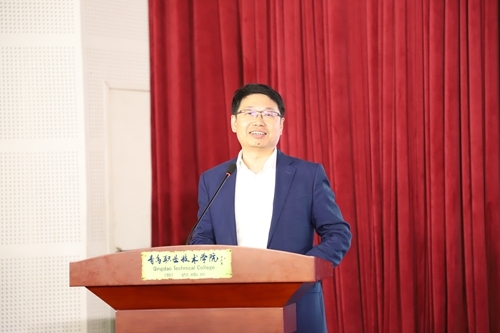 黨委書(shū)記秦青松講話