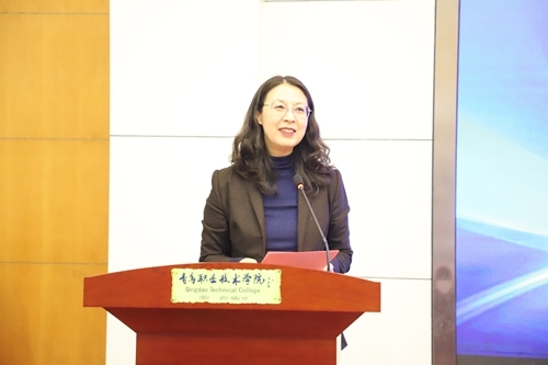 青島職業(yè)技術學院黨委副書記,、校長邢廣陸致辭