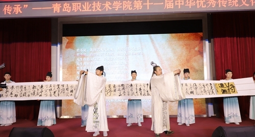 藝術(shù)學(xué)院學(xué)生表演情景劇《將進(jìn)酒》
