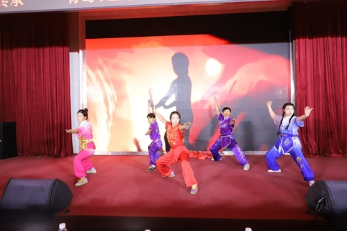 體育健康學(xué)院學(xué)生表演武術(shù)《武定乾坤》