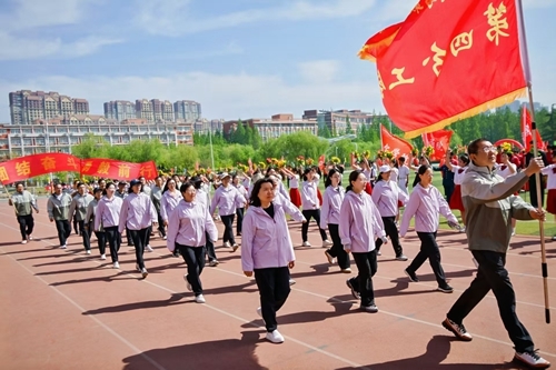 各工會(huì)方隊(duì)入場(chǎng)