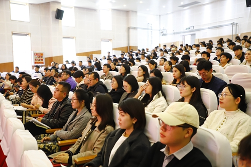 青島職業(yè)技術(shù)學(xué)院舉辦“名師者說”啟動儀式暨全國優(yōu)秀教師教育家精神巡回宣講團(tuán)成員,、全國最美教師李建國首講報告會